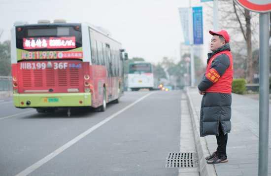 弘扬雷锋精神 争当志愿先锋 会展党支部组织开展“学雷锋”系列主题党日活动